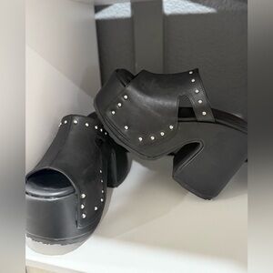 New never wore black platforms